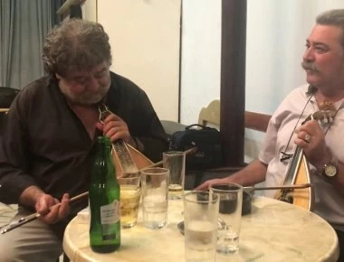 Πέθανε ο γνωστός λυράρης Μιχάλη Συγλέτος - Το σπαρακτικό μήνυμα της κόρης του (βίντεο)